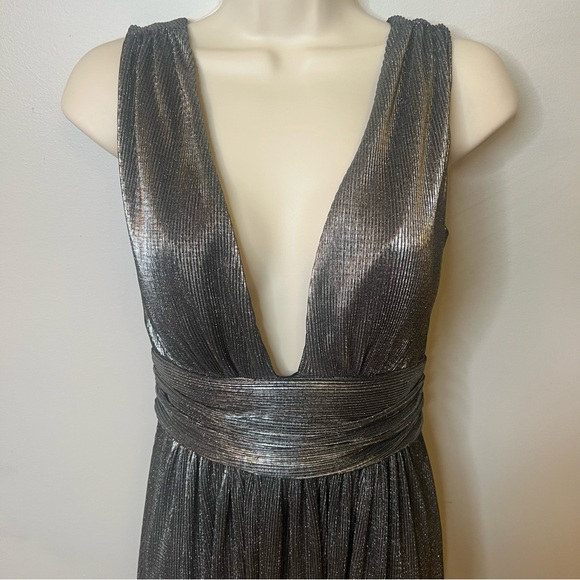 Laundry by Shelli Segal Metallic Gown - Picture 11 of 15